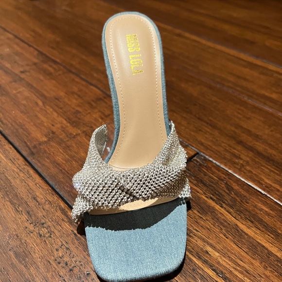 NEW SPARKLY DENIM HEELS! Size 7! - Picture 3 of 5